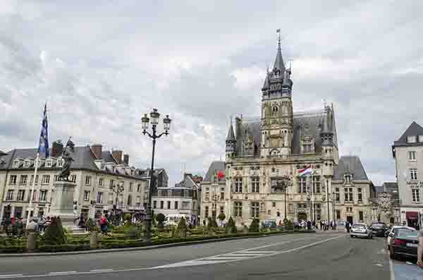 Francia - Compiegne 01 - ayuntamiento.jpg